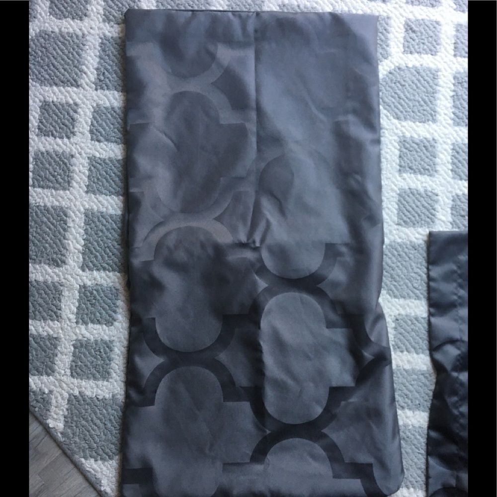 Pair of Shams  - Picture 3 of 12